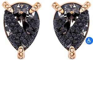 Swarovski earring NWT